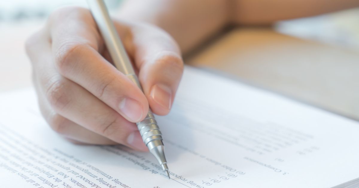 Subiecte Simulare Evaluare Nationala 2025 Romana: Poezia "Trezire" de Lucian Blaga si un articol din Dilema veche, texte la prima vedere
