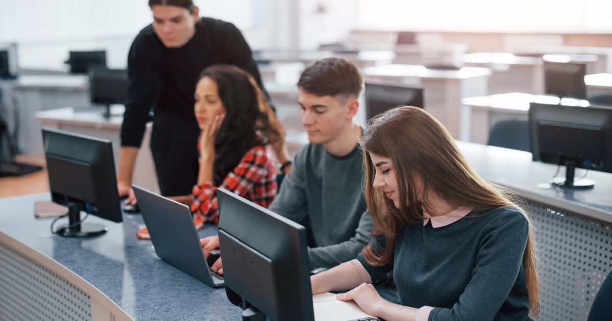 Examenul de Atestat 2025 la Matematica-Informatica, in perioada 5-30 mai. Cand sunt inscrierile
