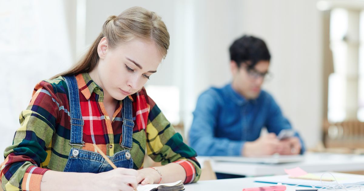 Cum se desfasoara cursurile in liceele-centre de examen la BAC 2025. Precizari oficiale de la Minister