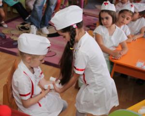 Educatie sanitara pentru elevi: lectii de la prim ajutor, la alimentatie sanatoasa